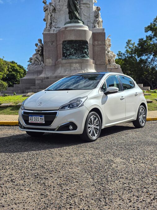 Peugeot 208 Feline 2018