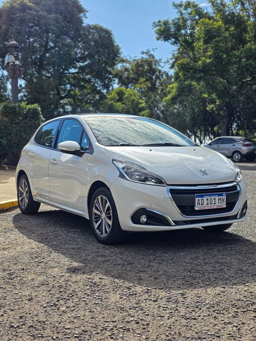 Peugeot 208 Feline 2018