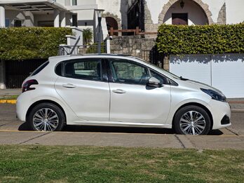 Peugeot 208 Feline 2018