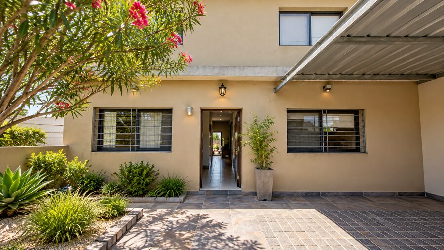 CASA | 5 AMBIENTES | PILETA | QUINCHO | COCHERA DOBLE | LA TOMA