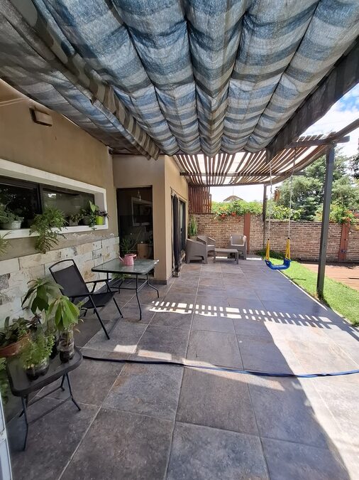 CASA | 5 AMBIENTES | PILETA | QUINCHO | COCHERA DOBLE | LA TOMA