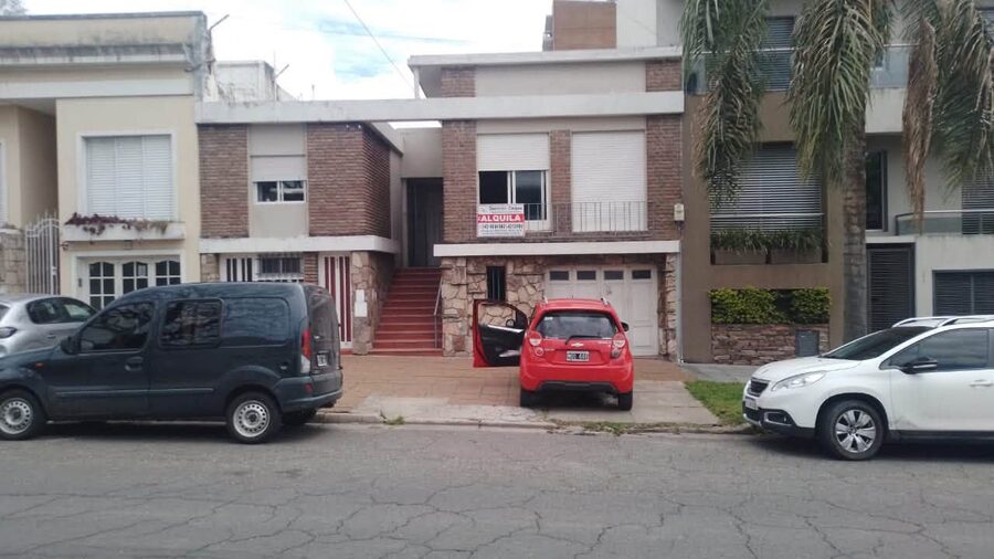 ALQUILO CASA DE 2 DORMITORIOS ZONA PARQUE