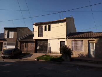 OPORTUNIDAD VENDO 2 casas A 5 CUADRAS DEL CENTRO DOS INGRESOS ,Z, AV.EJERCITO
