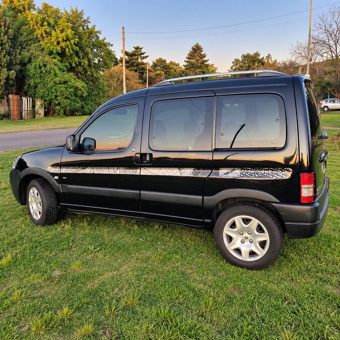 PEUGEOT PARTNER PATAGONICA 1.6 HDI VTC 8v - AÑO 2.013