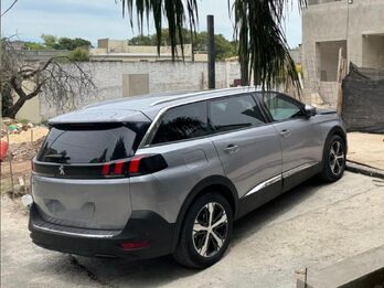 PEUGEOT 5008 Allure Plus HDI 41.000km reales Año 2021 todos los servicios oficiales.