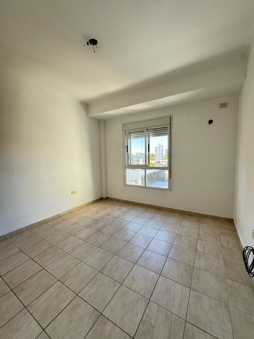 VENDO DEPARTAMENTO 1 DORMITORIO CON COCHERA.