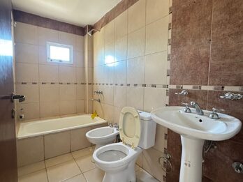 VENDO DEPARTAMENTO 1 DORMITORIO CON COCHERA.