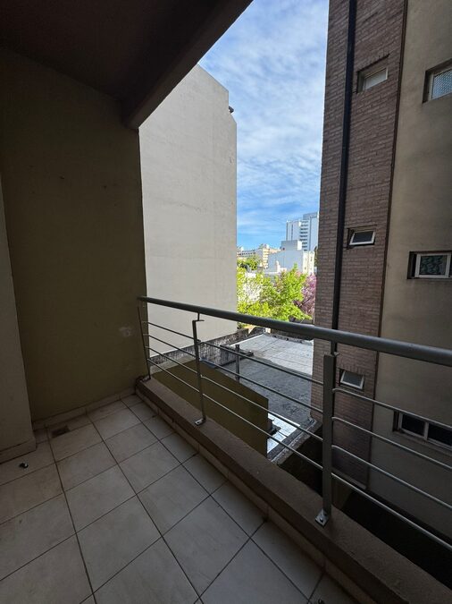 VENDO DEPARTAMENTO 1 DORMITORIO CON COCHERA.