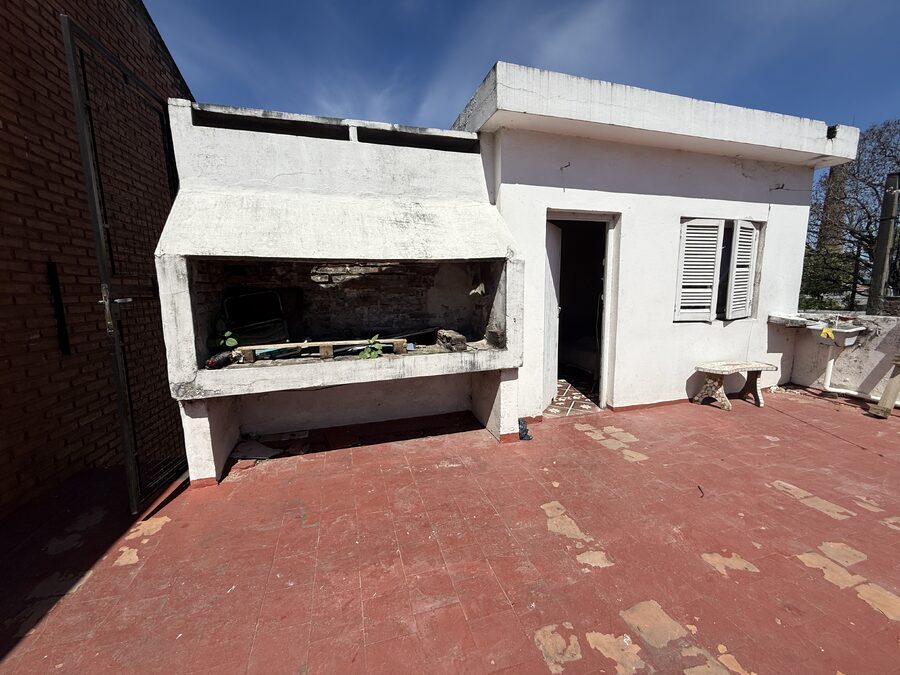 VENDEMOS - CASA 3 DORMITORIOS CON COCHERA
