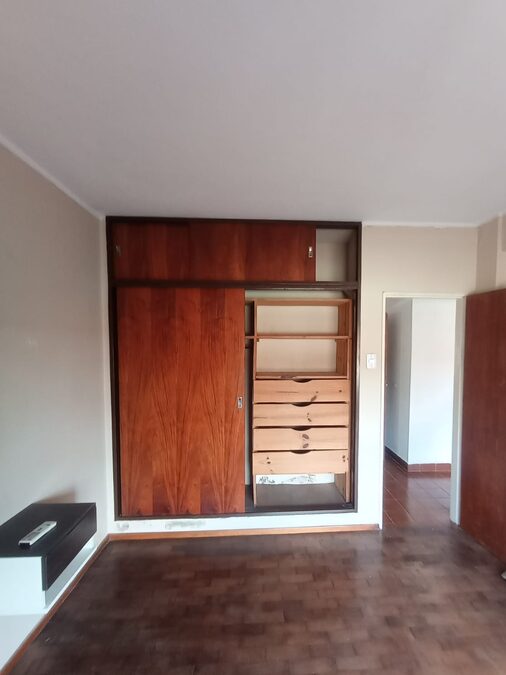 SE VENDE- DEPARTAMENTO DOS DORMITORIOS- ZONA CENTRO