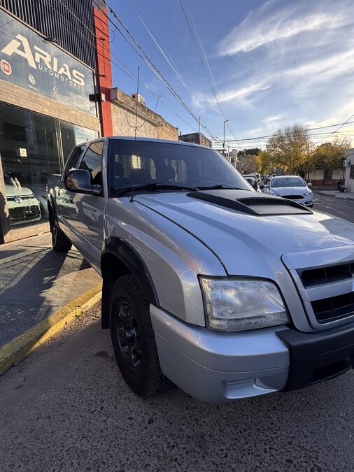 S10 impecable permuto y financio