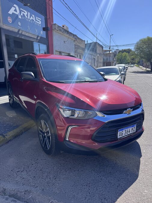 Tracker impecable permuto y financio