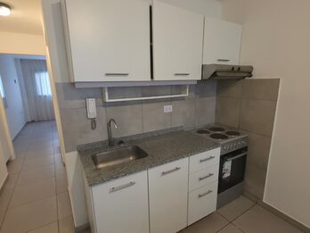 Departamento Amoblado + Cochera, calle Victoria y Corrientes
