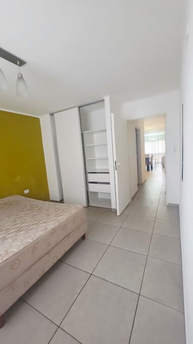 Departamento Amoblado + Cochera, calle Victoria y Corrientes
