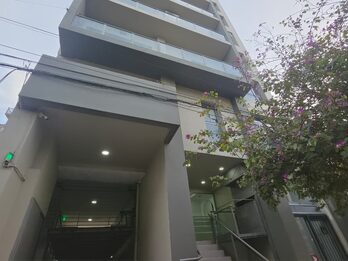 Departamento Amoblado + Cochera, calle Victoria y Corrientes