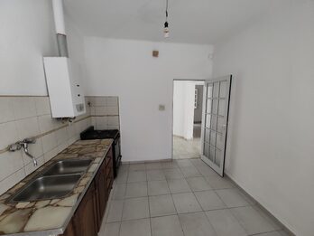 DUENO ALQUILA CASA DE DOS DORMITORIOS CALLE ROCAMORA 684