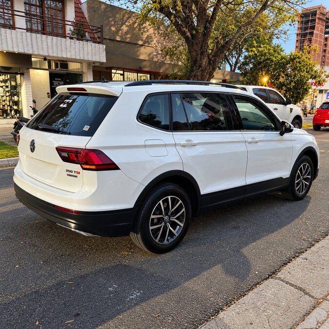 VOLKSWAGEN TIGUAN ALLSPACE 1.4T 250 TSI DSG 7 AS - AÑO 2.021