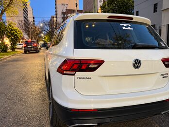 VOLKSWAGEN TIGUAN ALLSPACE 1.4T 250 TSI DSG 7 AS - AÑO 2.021