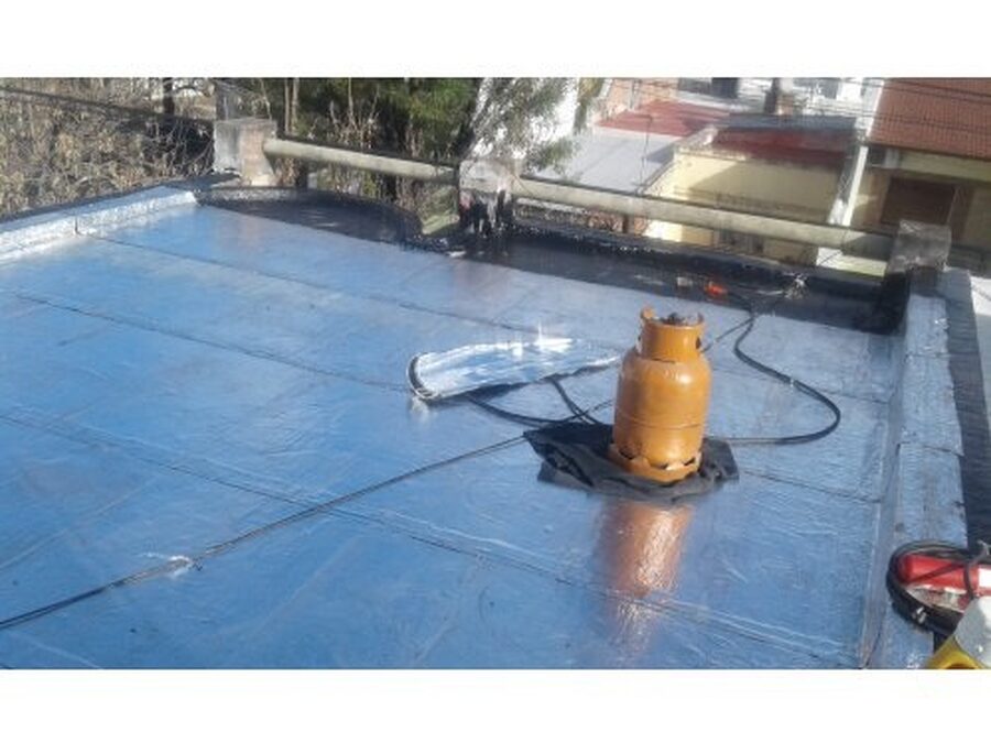 Reparaciones de goteras sobre techos y impermeabilizaciones pintura etc trabajos en albañilería y construcción en seco