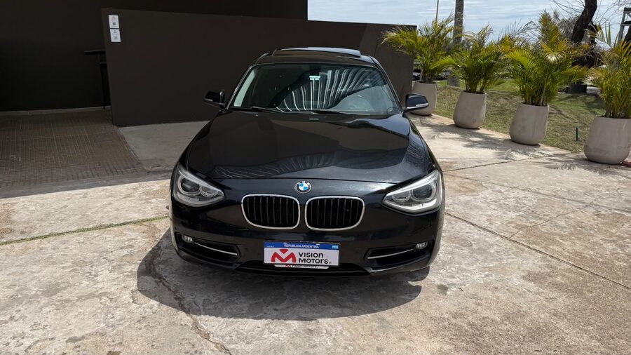 BMW  118I SPORT  5 P. AUT. Recibo vehículo de menor y mayor valor.