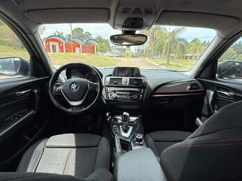 BMW  118I SPORT  5 P. AUT. Recibo vehículo de menor y mayor valor.