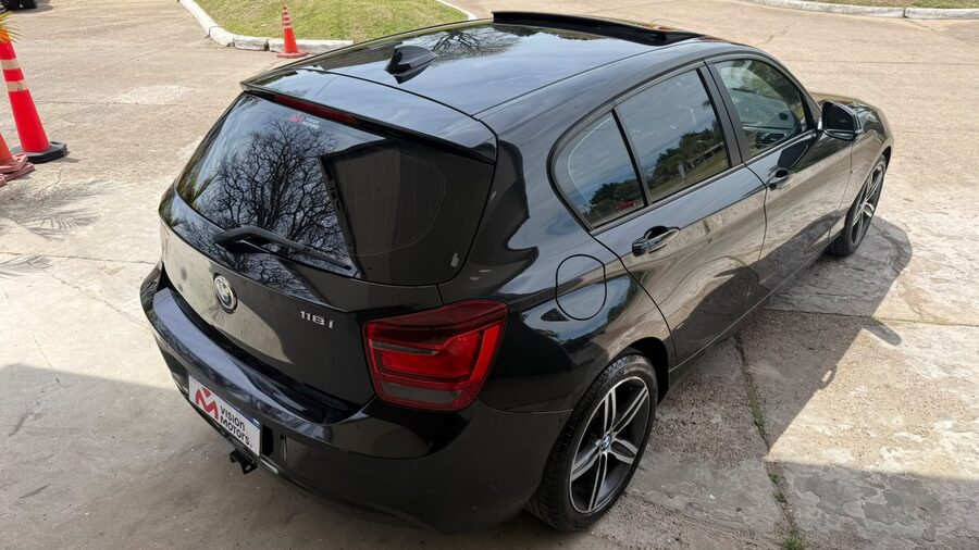 BMW  118I SPORT  5 P. AUT. Recibo vehículo de menor y mayor valor.