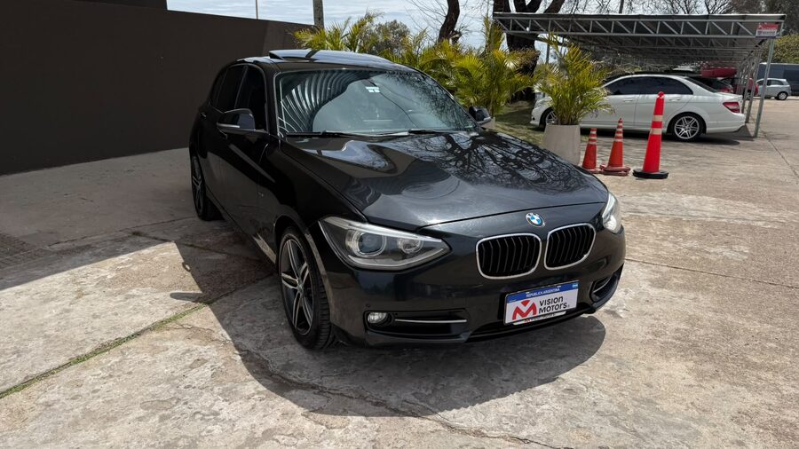 BMW  118I SPORT  5 P. AUT. Recibo vehículo de menor y mayor valor.