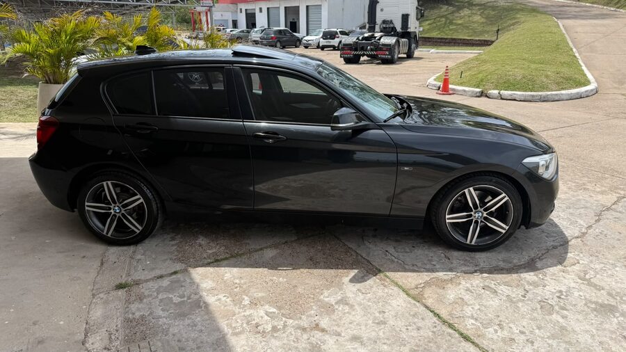 BMW  118I SPORT  5 P. AUT. Recibo vehículo de menor y mayor valor.