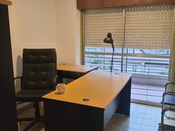 Oficinas semi amobladas