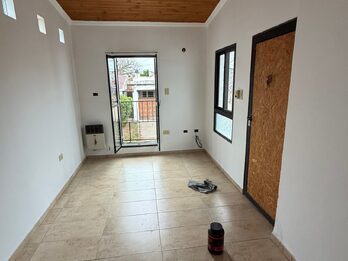 ALQUILO DPTO 1 DORM EN PLANTA ALTA. EXCELENTE ZONA