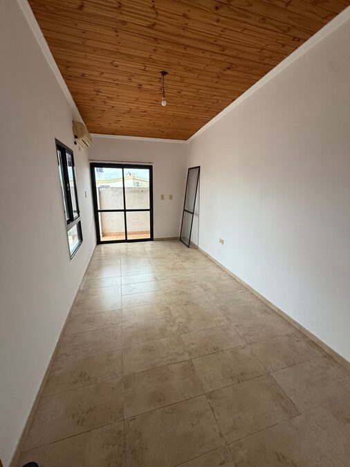 ALQUILO DPTO 1 DORM EN PLANTA ALTA. EXCELENTE ZONA