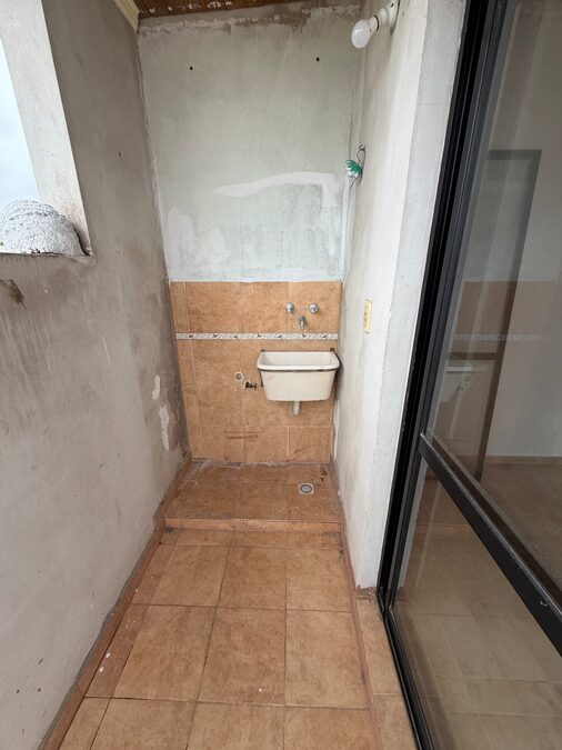 ALQUILO DPTO 1 DORM EN PLANTA ALTA. EXCELENTE ZONA