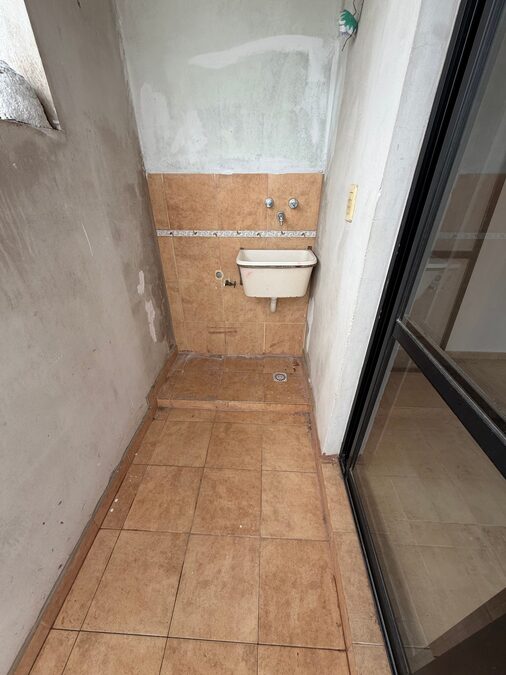ALQUILO DPTO 1 DORM EN PLANTA ALTA. EXCELENTE ZONA