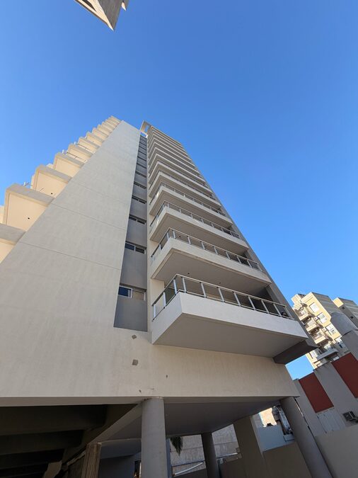 DEPARTAMENTO A ESTRENAR CON COCHERA