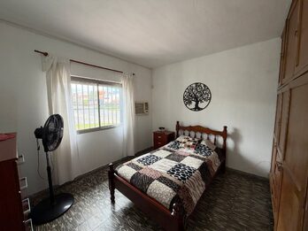 CASA 2 DORMITORIOS CON PATIO BARRIO LOS GOBERNADORES