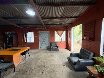 CASA 2 DORMITORIOS CON PATIO BARRIO LOS GOBERNADORES