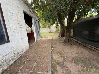 CASA 2 DORMITORIOS CON PATIO BARRIO LOS GOBERNADORES