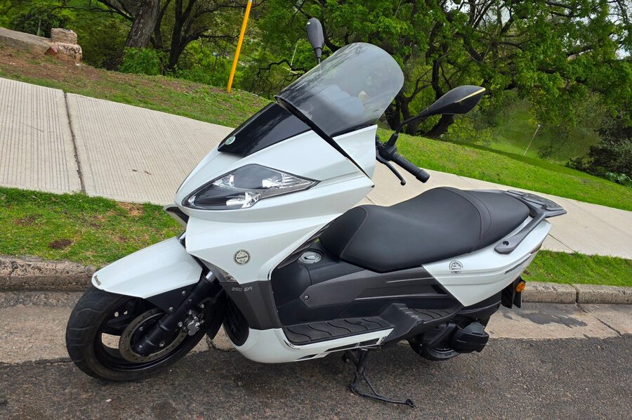 SCOOTER BENELLI ZAFFERANO 250 MOD 2018 TITULAR AL DIA