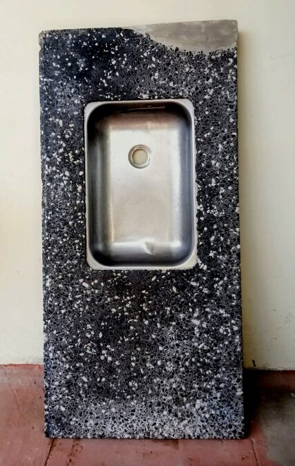 VENDO MESADA DE GRANITO CON BACHA DE ACERO