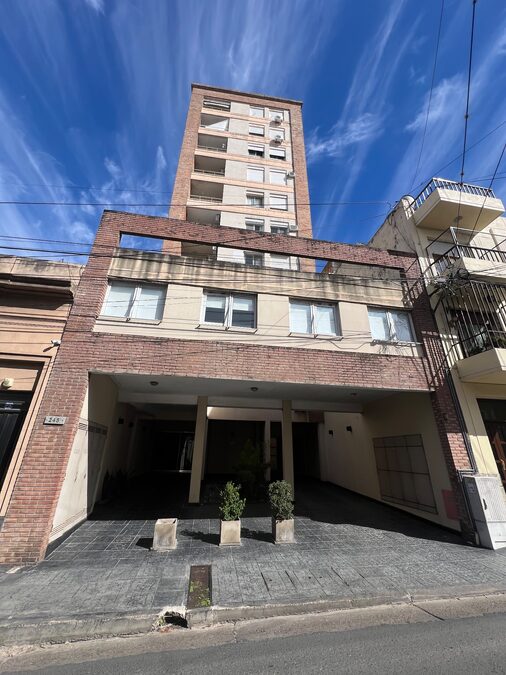 DEPARTAMENTO CÉNTRICO CALLE TUCUMÁN