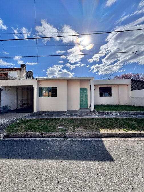 CASA LAGUNA DE LOS BERROS - PARACAO