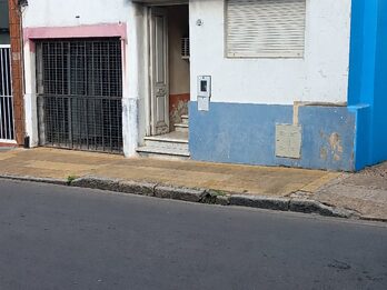 CASA CENTRICA A REFACCIONAR CON LOCAL