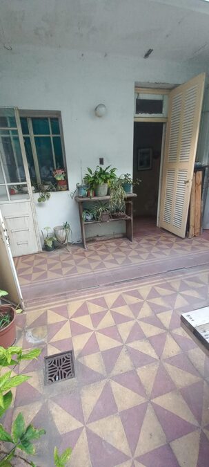 CASA CENTRICA A REFACCIONAR CON LOCAL