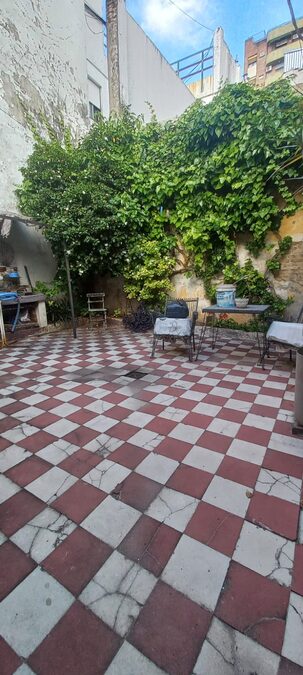 CASA CENTRICA A REFACCIONAR CON LOCAL