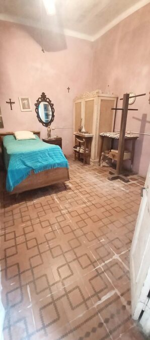 CASA CENTRICA A REFACCIONAR CON LOCAL