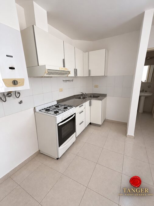 Cómodo departamento de 1 dormitorio con patio verde - Echague y Peron