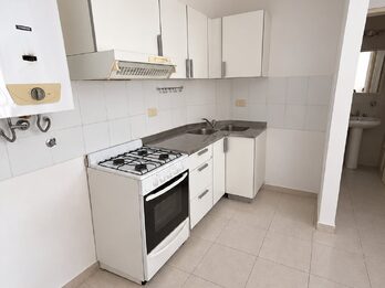 Cómodo departamento de 1 dormitorio con patio verde - Echague y Peron
