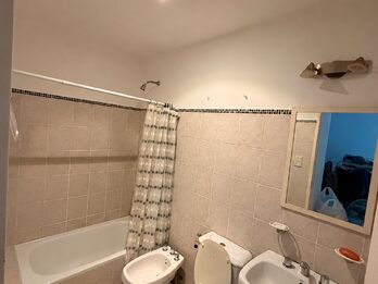 Cómodo departamento de 1 dormitorio con patio verde - Echague y Peron