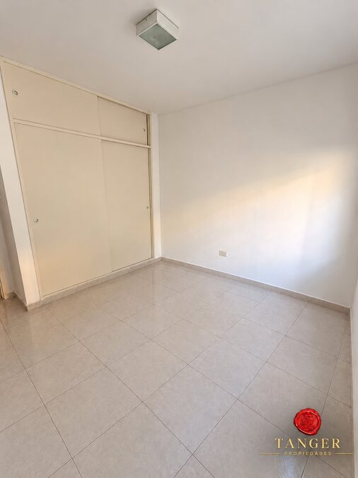 Cómodo departamento de 1 dormitorio con patio verde - Echague y Peron