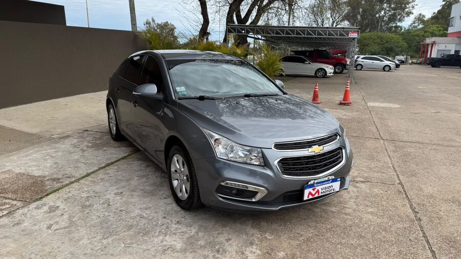 CHEVROLET  CRUZE 1.8 5 PTAS LT. Recibo vehículo menor y mayor valor